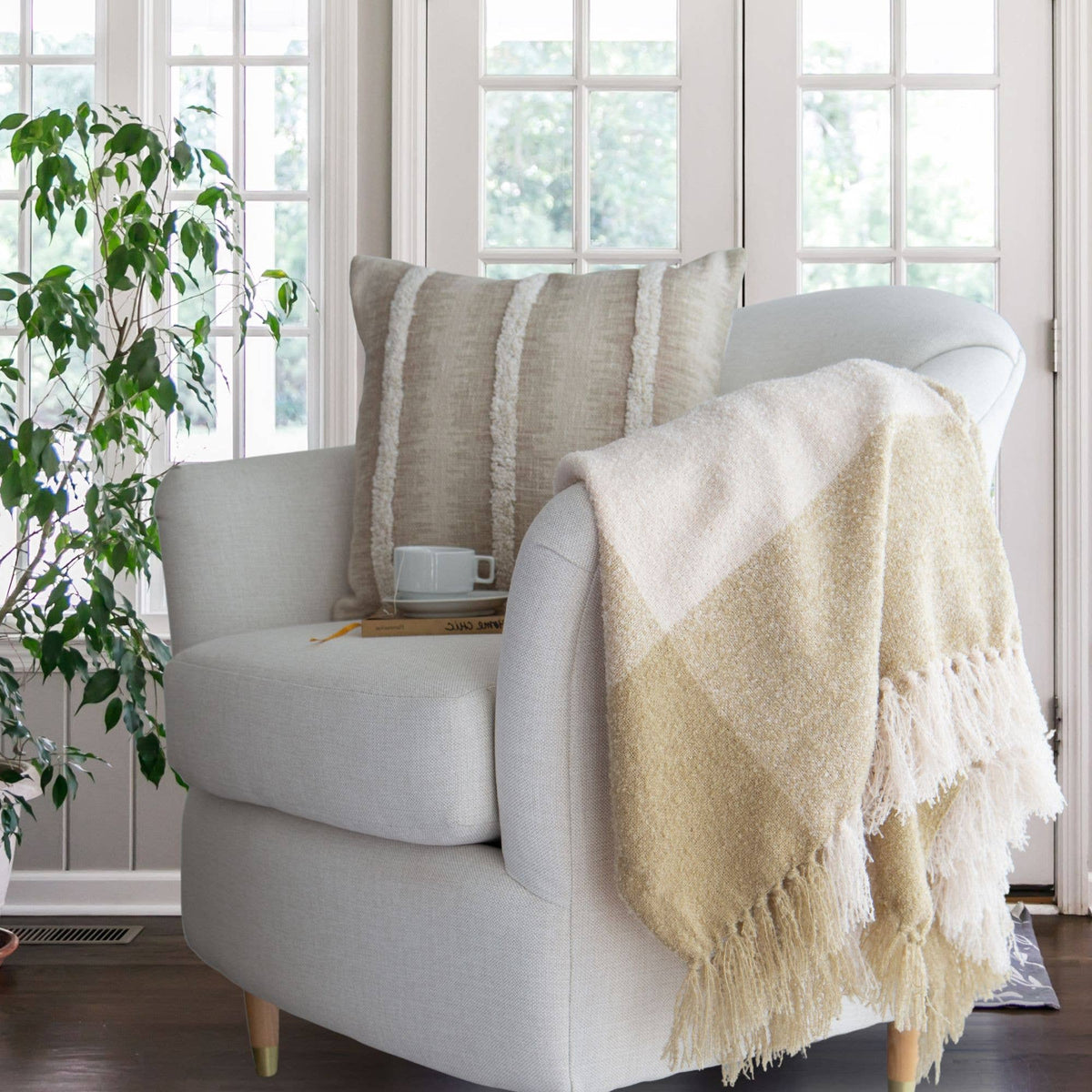 Oden Textured Boucle Throw – Soft, Cozy, and Decorative