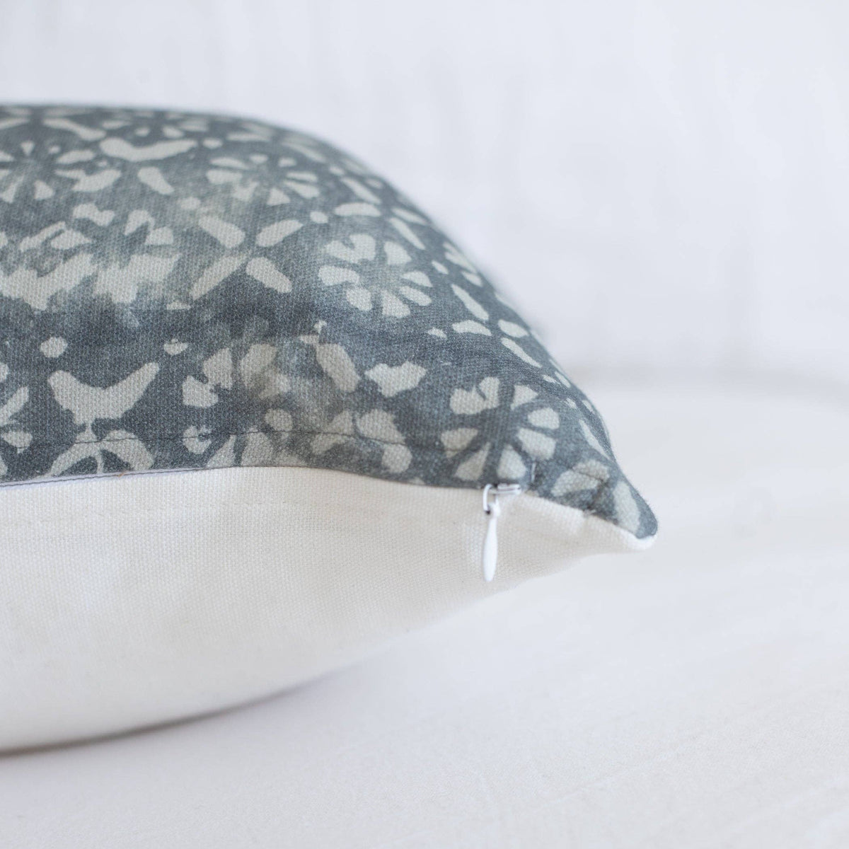 Diamond Floral - 18" | 22"